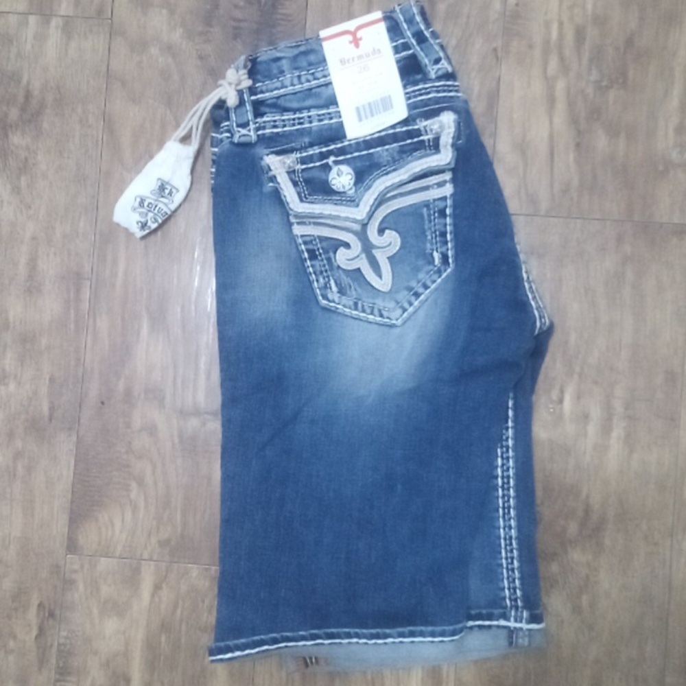 Rock Revival Women's 26 Bermuda Jean Shorts Flap Pockets Embroidered NWT